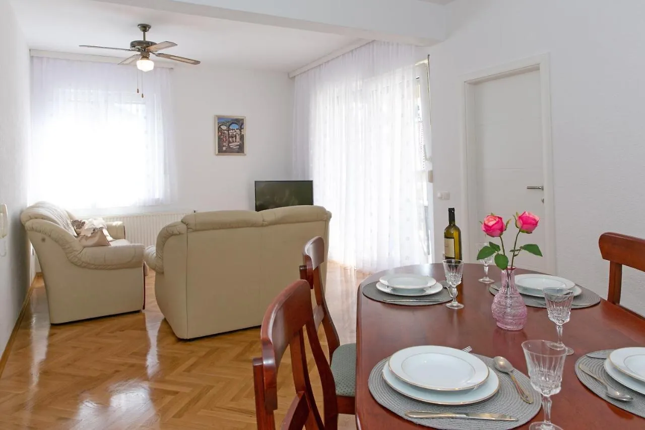 Apartment Angelina Split