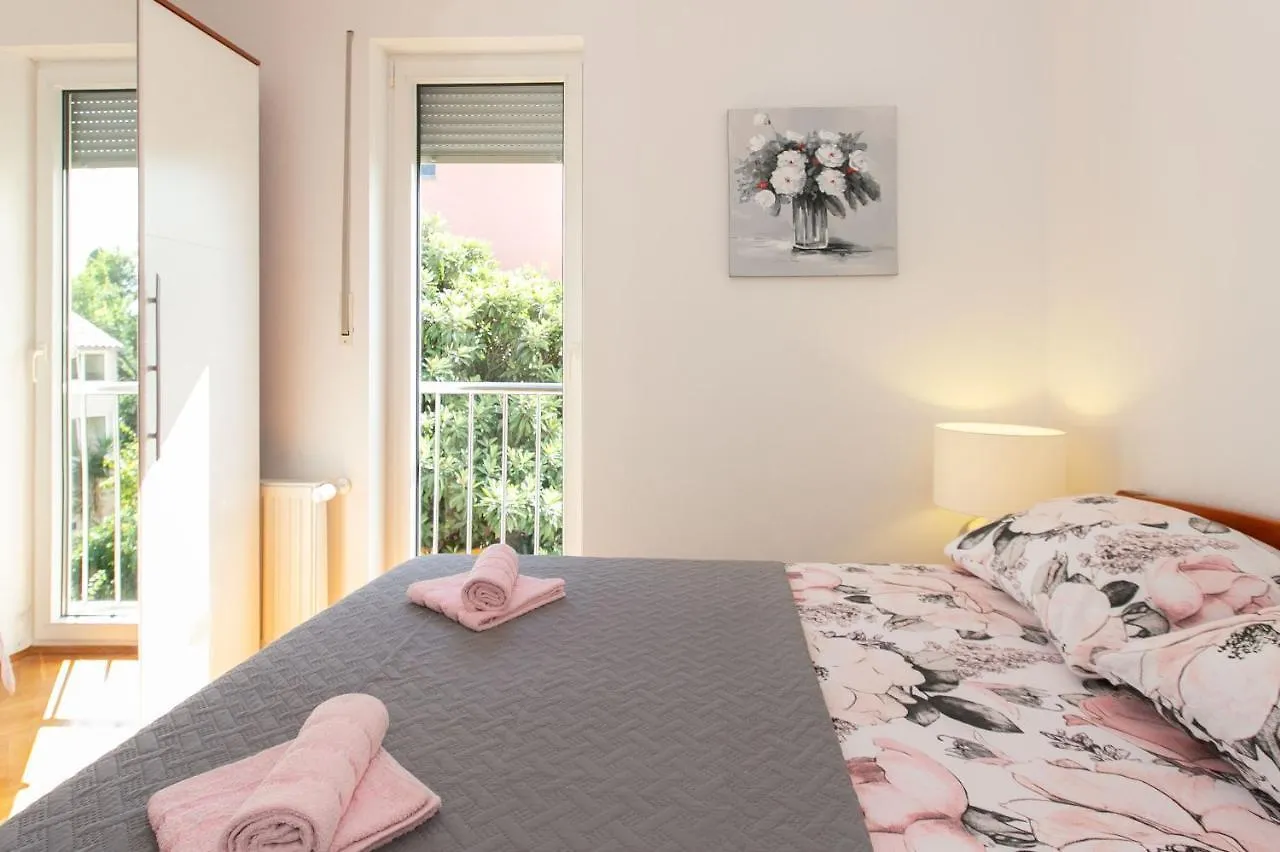 Apartment Angelina Split
